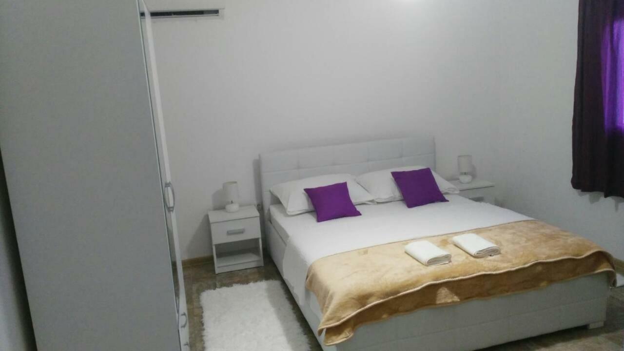 Marina Apartment Bagian luar foto